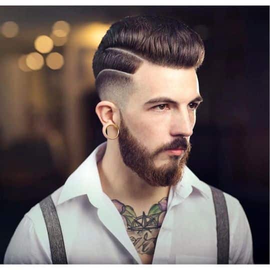 Corte de pelo para hombres con�? cabello lacio