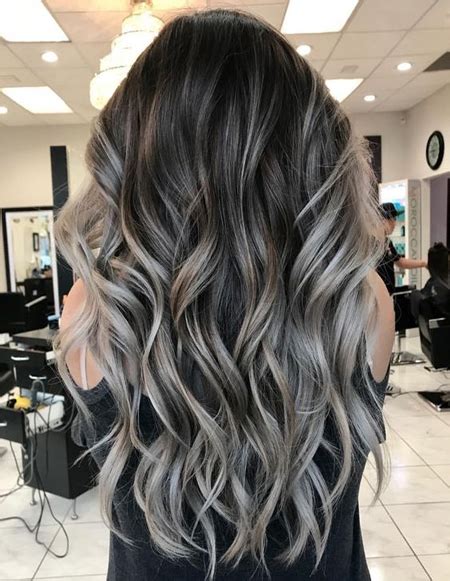 14. Mechas Platinadas Con Base Oscura