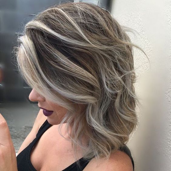 15. Mechas Platinadas Con Base Clara