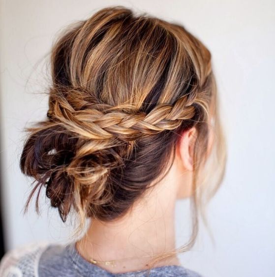 hermoso cabello recogido peinado semi largo