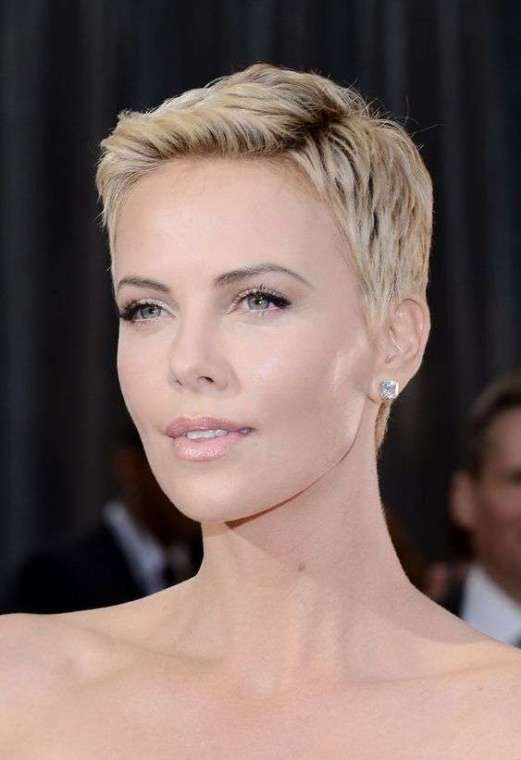 corte-pixie-de-charlize-theron